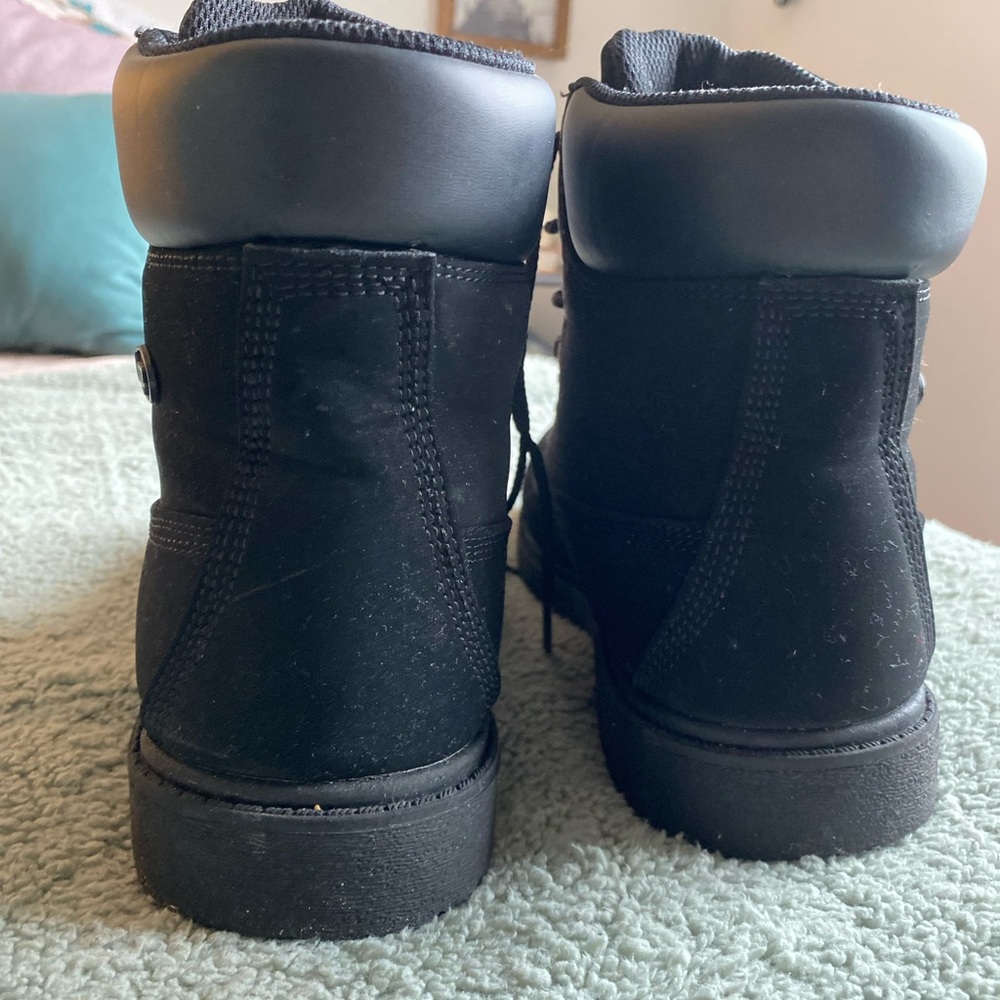 Minimally worn boots
